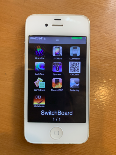 File:10A23941a running on an iPhone 4S.PNG